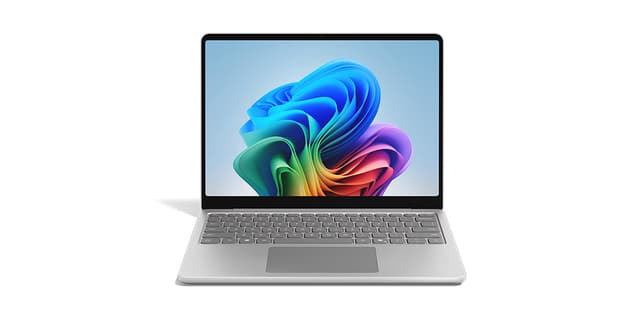 微软 Surface Laptop Ultra 登场：RTX Spark 芯片加持，2599 美元起